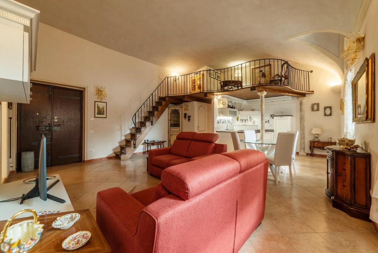 Palazzo Altieri Elegant Apartment Rom Exteriör bild