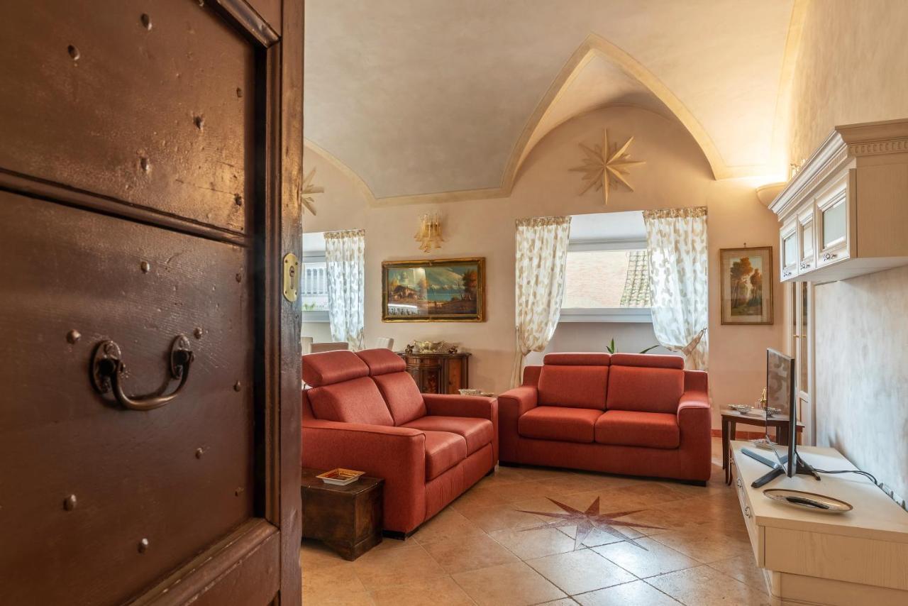Palazzo Altieri Elegant Apartment Rom Exteriör bild