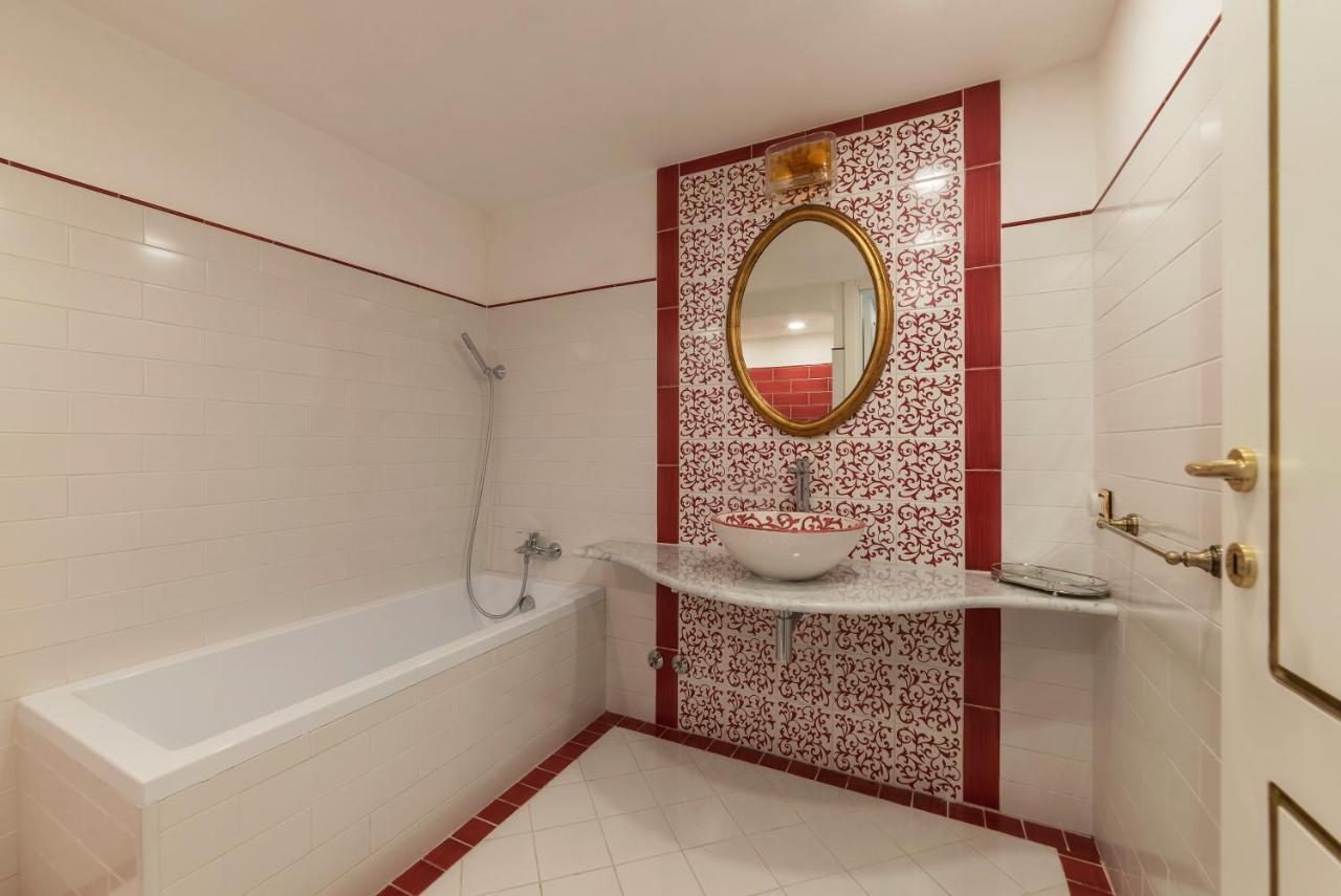 Palazzo Altieri Elegant Apartment Rom Exteriör bild