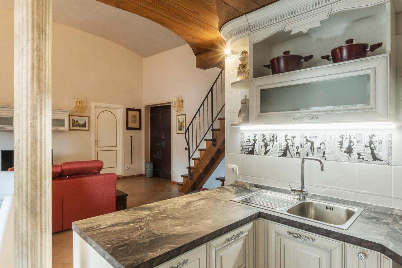 Palazzo Altieri Elegant Apartment Rom Exteriör bild